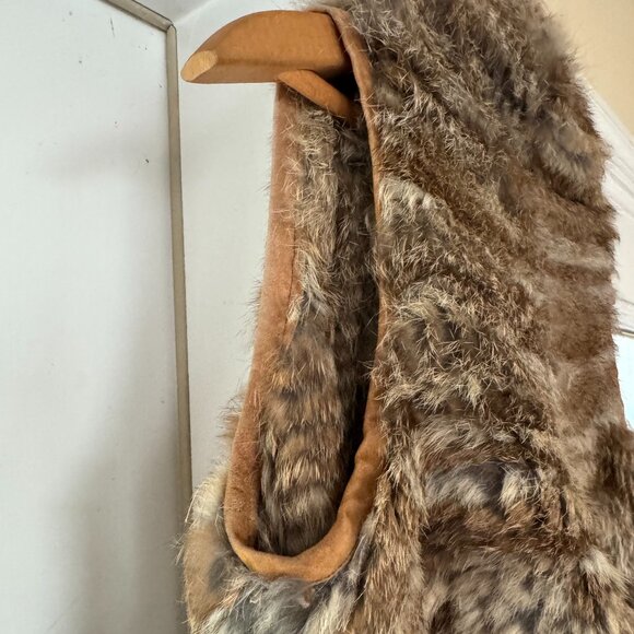 LaROK LUXE 100% Rabbit Fur Vest - Professionally Cleaned! - Picture 5 of 10